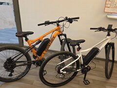 Vand 2 biciclete electrice Bucuresti cu acceleratie si regenerare ca noi