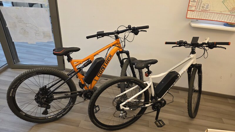 Vand 2 biciclete electrice Bucuresti cu acceleratie si regenerare ca noi